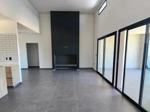 Casa en Venta con 4 cocheras