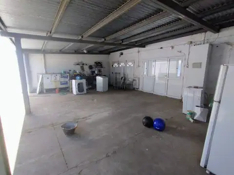 Casa 9 ambientes con 3 baños