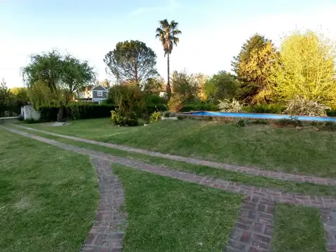 La Celia. Lote 1600m2. 4amb. para 6 plazas, quincho/pileta
