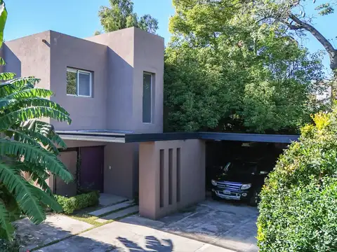 Casa en venta 4 dormitorios - Barrio semi cerrado - Zona Santa Rita