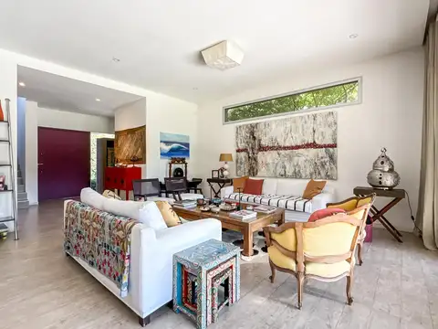 Casa en Venta con 2 cocheras