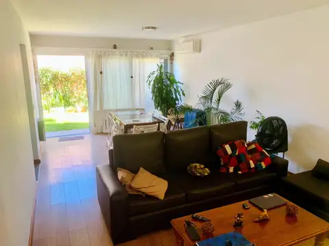 Casa 6 ambientes con 1 baño