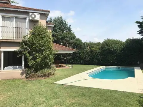 Casa en Venta con 1 cochera