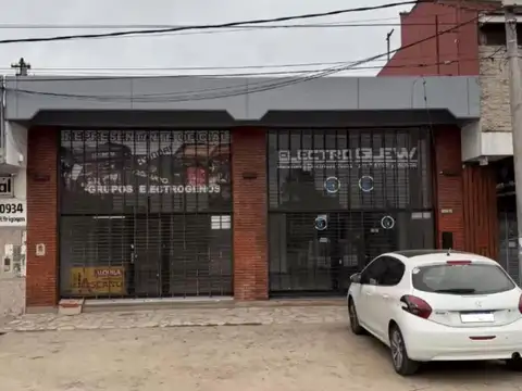 Excelentes Locales Comerciales con galpon sobre Yrigoyen