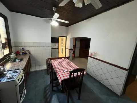 CASA 5 AMBIENTES JARDIN VENTA REMEDIOS DE ESCALADA