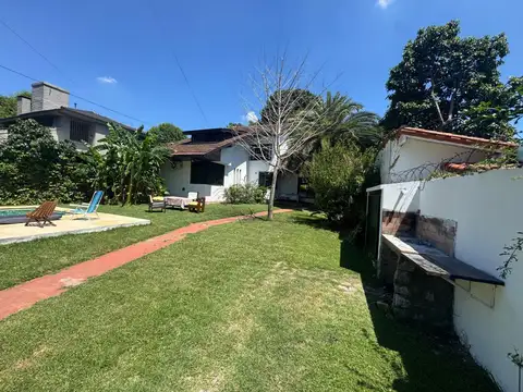 Casa en Alquiler con 2 cocheras