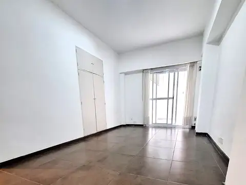 Recoleta – Monoambiente con Patio en Alquiler – $450.000