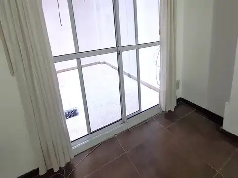 Billinghurst 1700, Piso PB