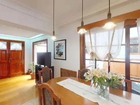 Casa en Venta con 3 cocheras