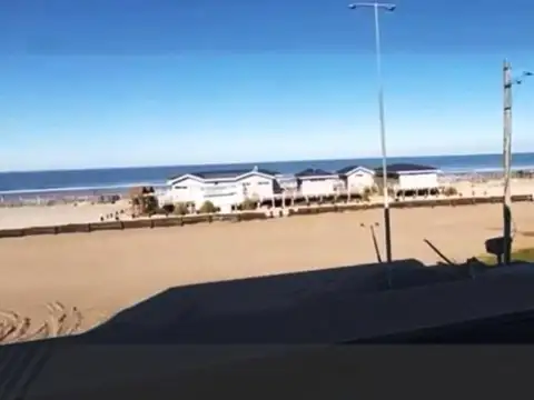 CASA DE  10 AMBIENTES EN FRENTE DEL MAR- PINAMAR- ALQUILER -