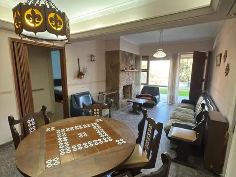 Casa 5 ambientes con 3 baños