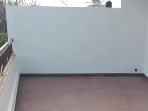 Triunvirato 1300, Piso 1