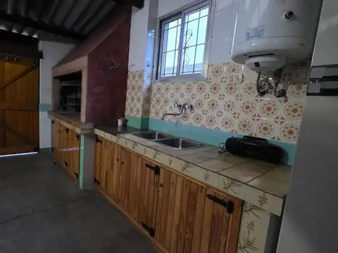 Casa 4 ambientes con 2 baños