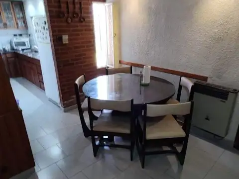 Casa 5 ambientes con 2 baños
