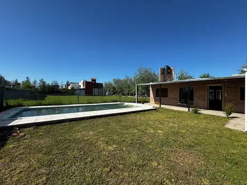 Casa 4 ambientes con 2 baños