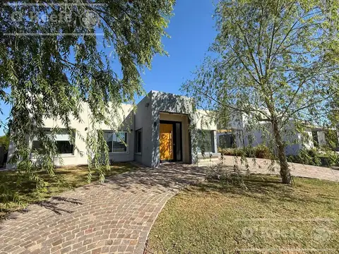 Casa en Alquiler de 3 dormitorios