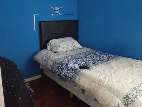 4 AMBIENTES FRENTE CON BALCON 3ro. POR ESCALERA