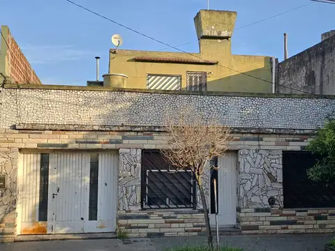 VENTA CASA 5 AMB PATIO COCHERA 4 AUTOS L.MIRADOR
