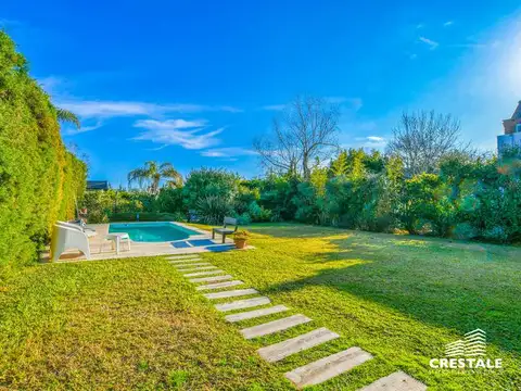 Casa 5 ambientes con 3 baños