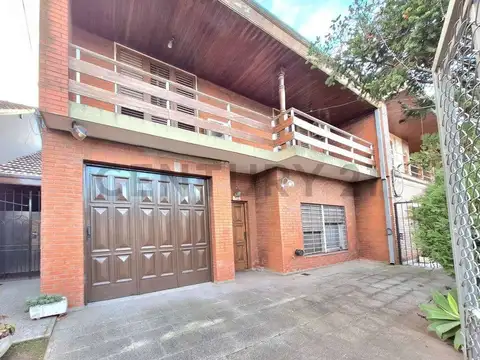 CASA EN VENTA ALMIRANTE BROWN CALZADA 3 DORMITORIOS
