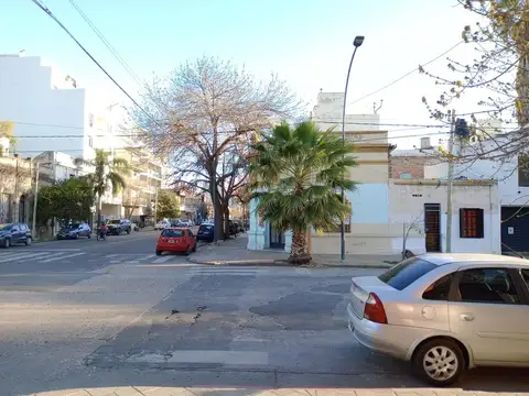 SE VENDE LOTE ESQUINA, APTO ALTURA PB + 4 PISOS, ATENCION!