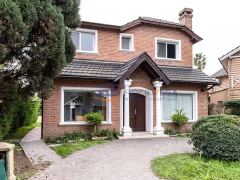 Casa 6 ambientes con 5 baños