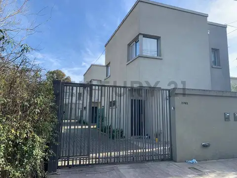 Depto Tipo Casa en Alquiler en City Bell, $ 900.000