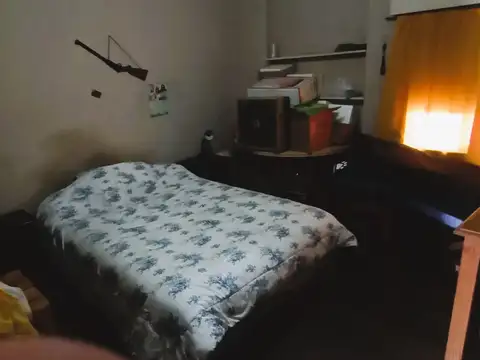 Casa Multifamiliar, lote con dos viviendas y un local en Ramos Mejía.