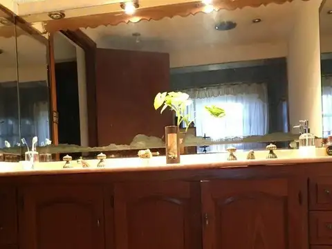 Casa 6 ambientes con 3 baños