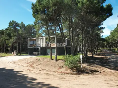 Brisas  - Villa Robles 400