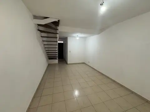 Depto Tipo Casa en Alquiler de 4 ambientes