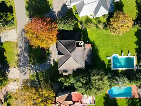 Casa en Venta con 2 cocheras