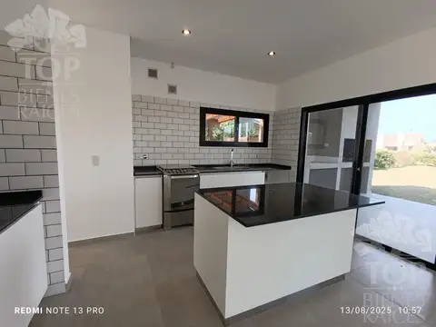 Casa 5 ambientes con 3 baños