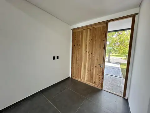 Casa en Venta en El Cazal, USD 255.000