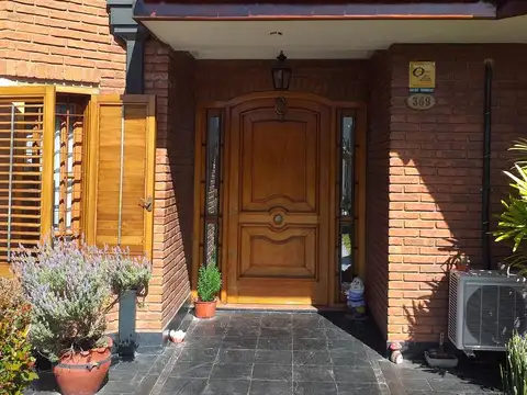 Casa 6 ambientes con 3 baños