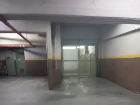 COCHERA MUY COMODA EN LAS CAÑITAS