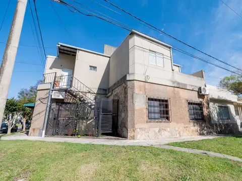 Dos dormitorios, excelente planta alta.