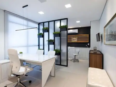 Av. Tte. Gral. Julio A. Roca 1200. Entre Crucero gral belgrano y Isabel la catolica