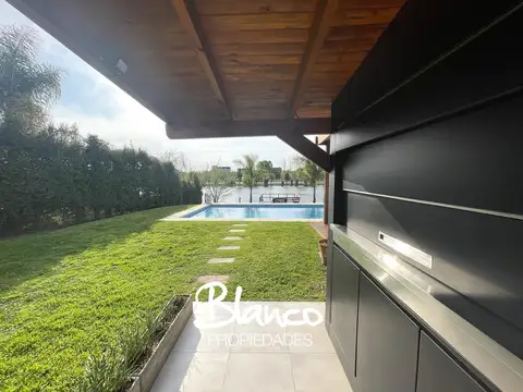 Casa 4 ambientes con 3 baños