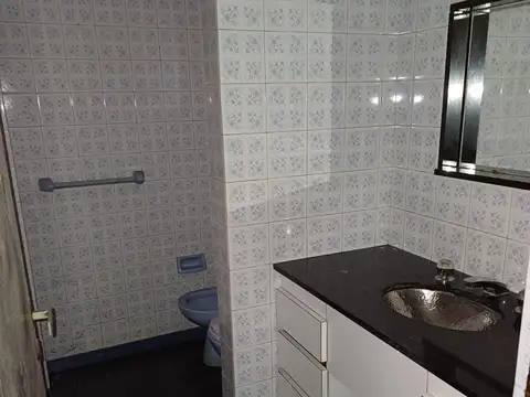 Casa 5 ambientes con 4 baños