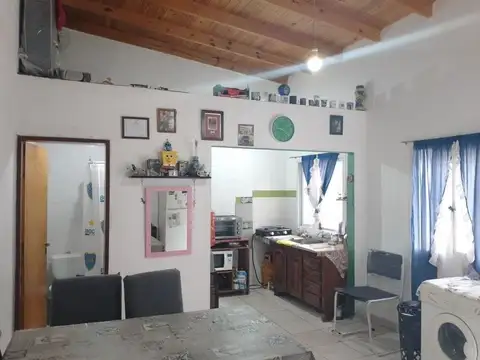 Venta Casa 2 ambientes patio y locales Quilmes