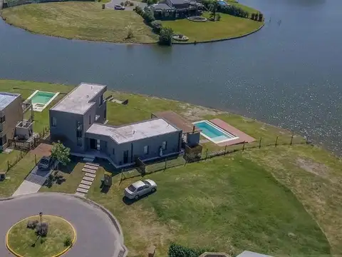 Casa en venta San Sebastian sobre laguna Area