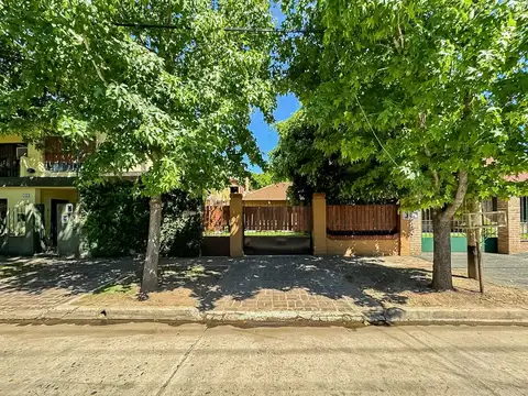 Casa 5 ambientes con 3 baños