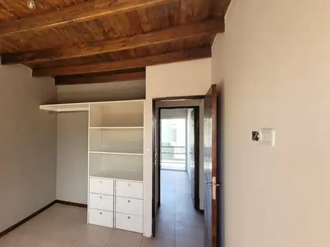 Depto Tipo Casa en Venta 8 años