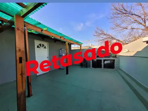 "Retasado"Lote propio de 6 ambientes con patio y terraza con parrilla! 200m2. Ideal 2 familias!