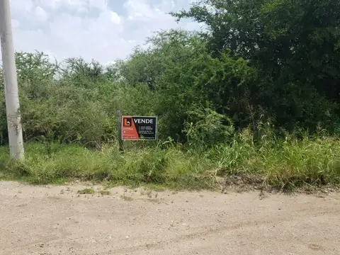 Lote en esquina de 400 m2 en Barrio Los Troncos