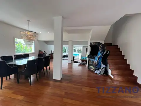 Casa en Venta con 6 cocheras