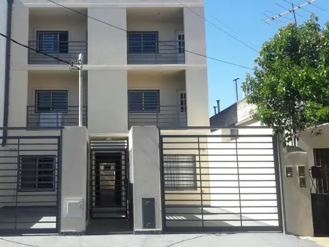 DEPTO 2 amb AL FTE C/BALCON, EXCELENTE UBICACIÓN. IMPERDIBLE  