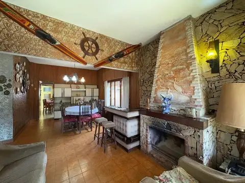 Casa en Venta con 2 cocheras