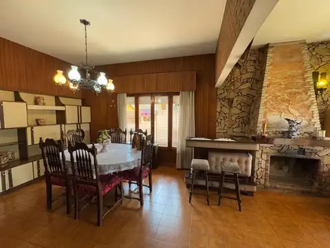 CHALET 3 AMB 2 PLANTAS GARAGE CALZADA OPORTUNIDAD!